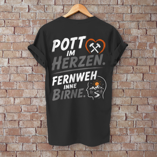 POTT IM HERZEN. FERNWEH INNE BIRNE Camping T-Shirt - Herren T-Shirt, POTTFREI