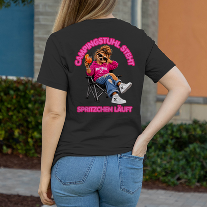 CAMPINGSTUHL STEHT - SPRITZCHEN LÄUFT  - Damen T-Shirt POTTFREI