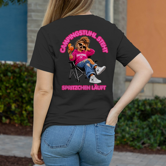 CAMPINGSTUHL STEHT - SPRITZCHEN LÄUFT  - Damen T-Shirt POTTFREI