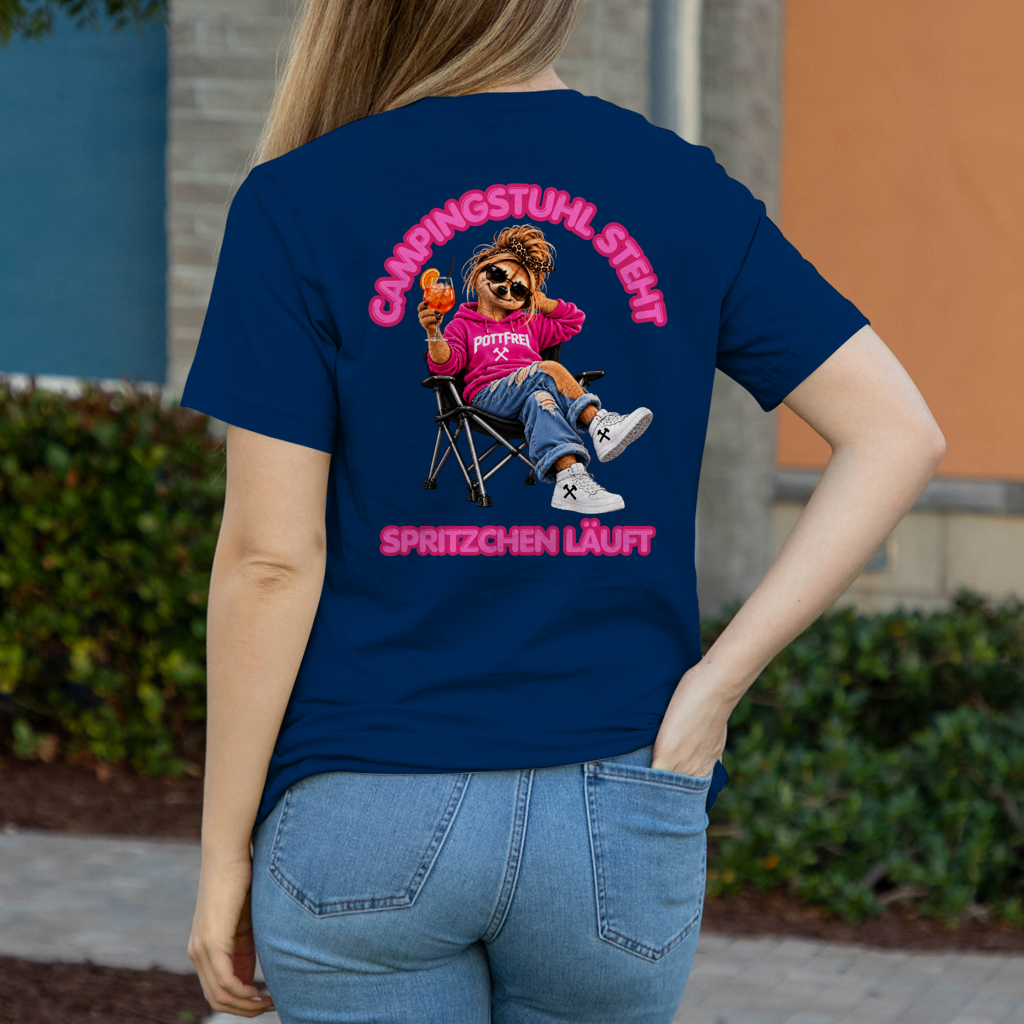 CAMPINGSTUHL STEHT - SPRITZCHEN LÄUFT  - Damen T-Shirt POTTFREI