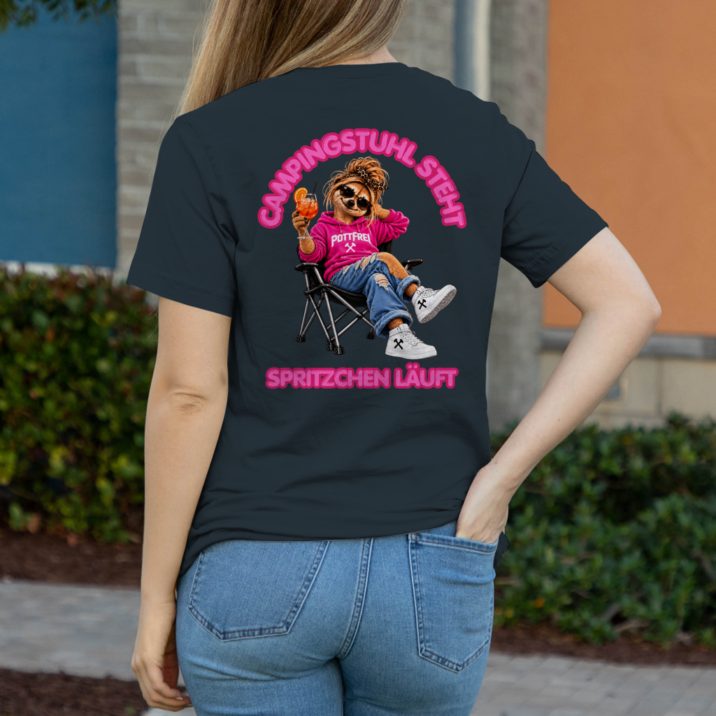 CAMPINGSTUHL STEHT - SPRITZCHEN LÄUFT  - Damen T-Shirt POTTFREI