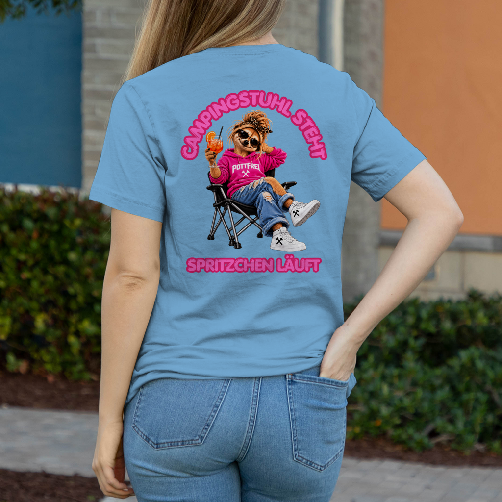 CAMPINGSTUHL STEHT - SPRITZCHEN LÄUFT  - Damen T-Shirt POTTFREI
