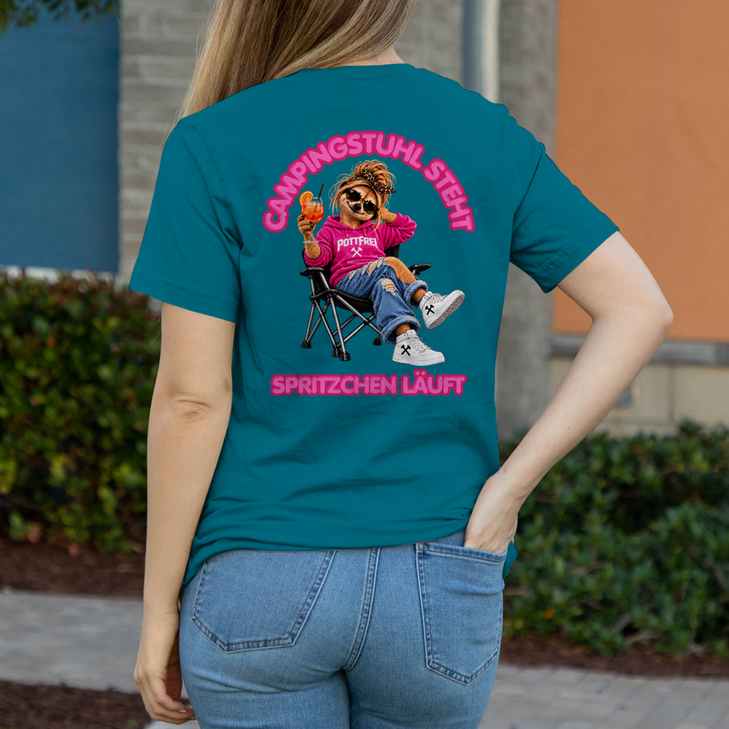 CAMPINGSTUHL STEHT - SPRITZCHEN LÄUFT  - Damen T-Shirt POTTFREI