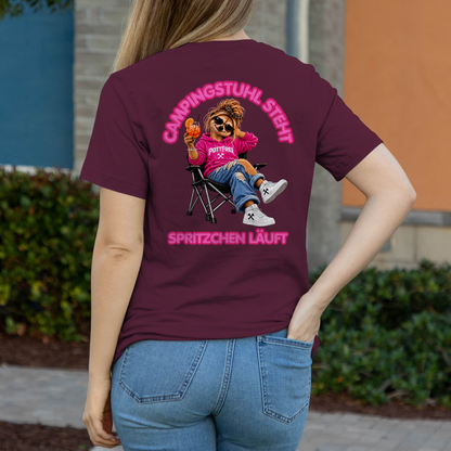 CAMPINGSTUHL STEHT - SPRITZCHEN LÄUFT  - Damen T-Shirt POTTFREI